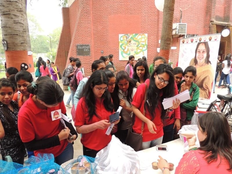 Crowd Attention Audience at a fest at Baking with Gitu, Gitanjali Kaul of The Good Goodies cakes and bakery